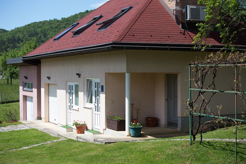 Apartment Oreskovic Otočac Eksteriør billede