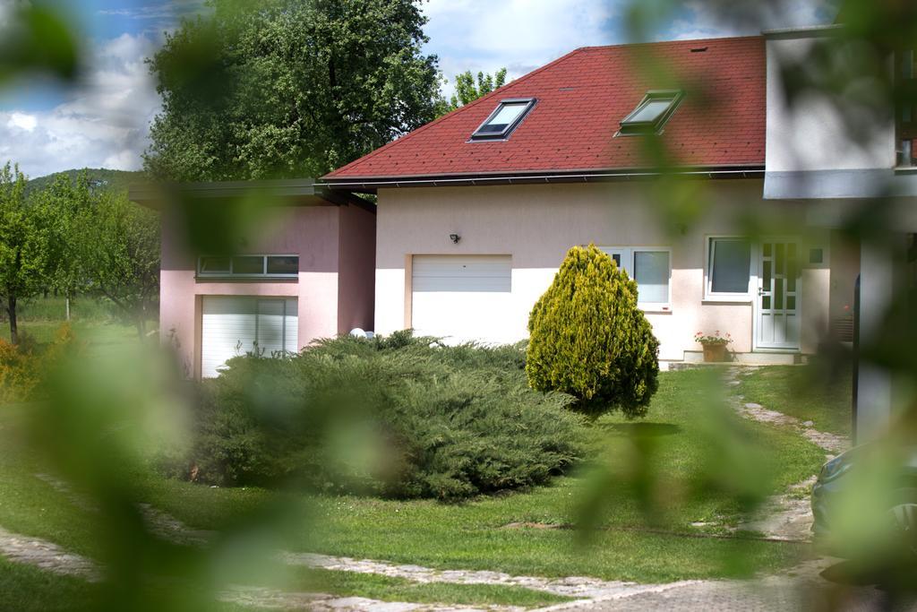 Apartment Oreskovic Otočac Eksteriør billede
