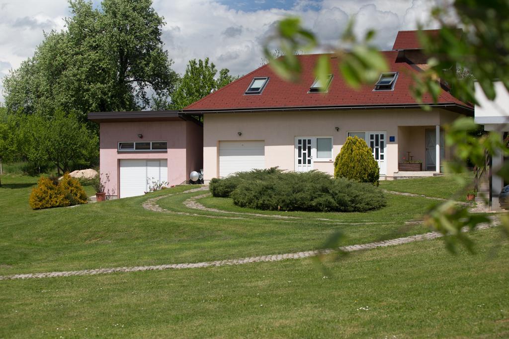 Apartment Oreskovic Otočac Eksteriør billede