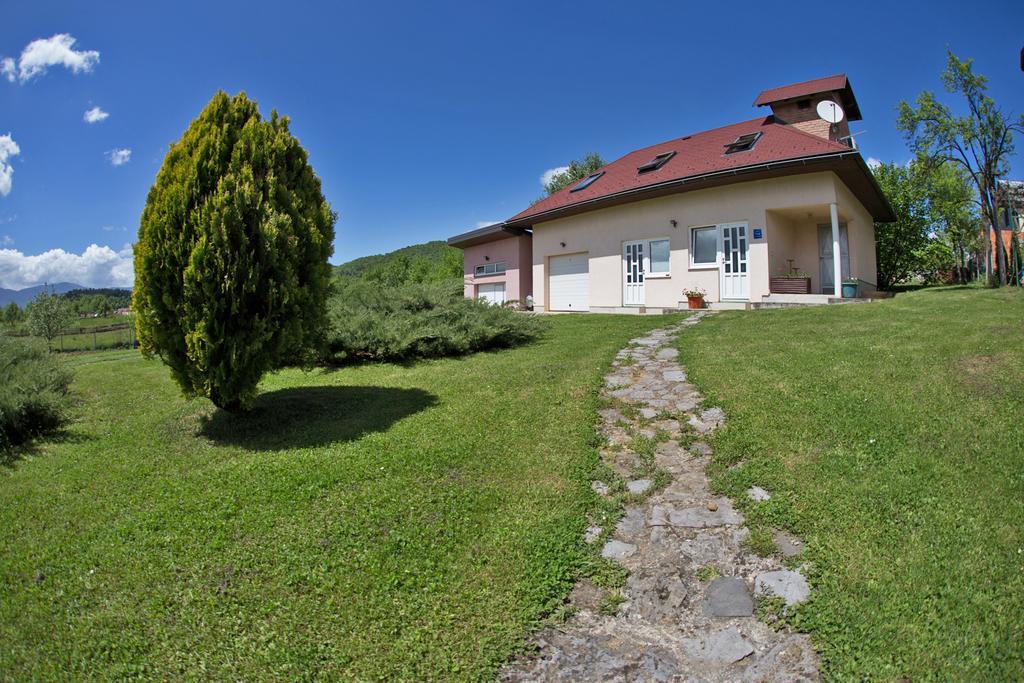 Apartment Oreskovic Otočac Eksteriør billede