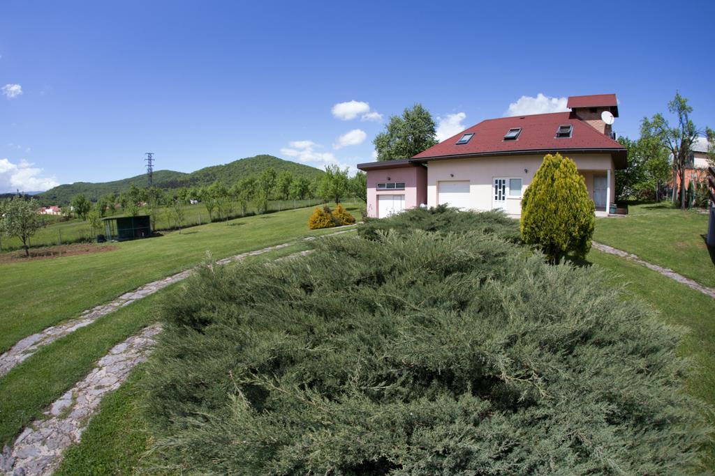 Apartment Oreskovic Otočac Eksteriør billede