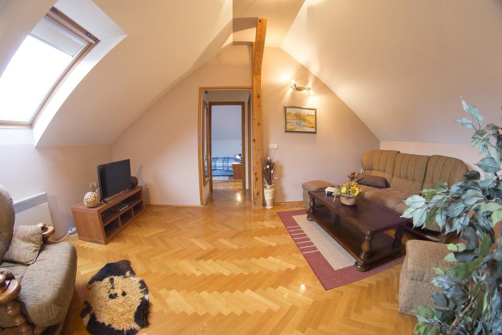 Apartment Oreskovic Otočac Eksteriør billede