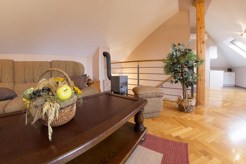 Apartment Oreskovic Otočac Eksteriør billede