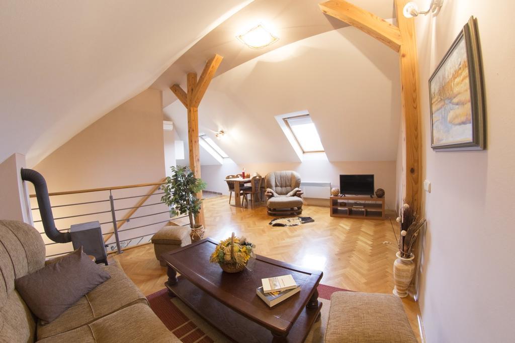 Apartment Oreskovic Otočac Eksteriør billede